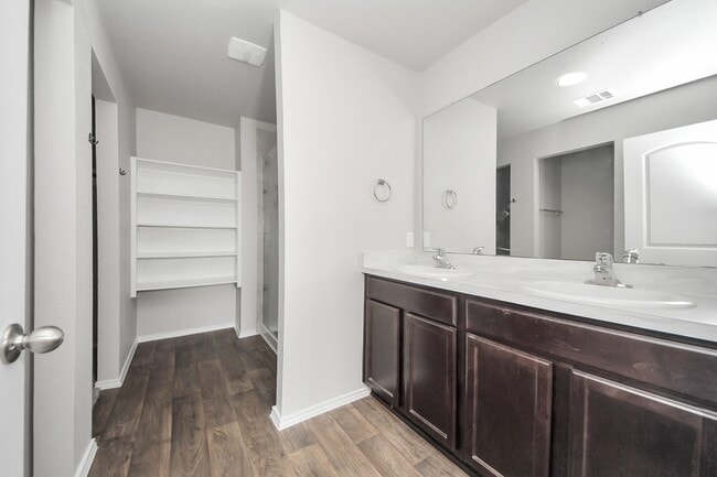 Building Photo - 16916 Rich Pines Dr