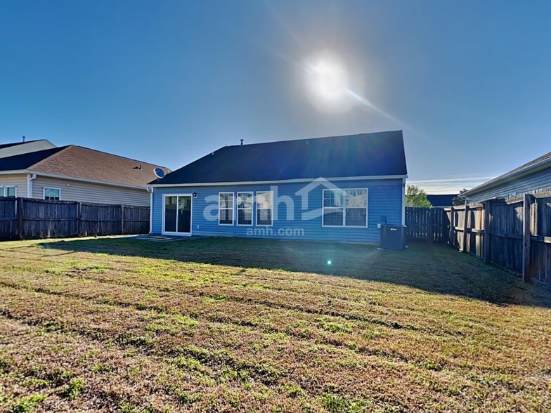 Building Photo - 411 Pine Hill Ln