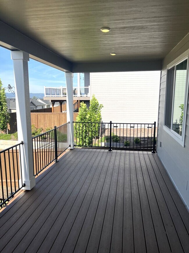Building Photo - Beautiful Beaverton 4 Bedroom Home with Open Floor Plan, Deck & Upstairs Bonus Room