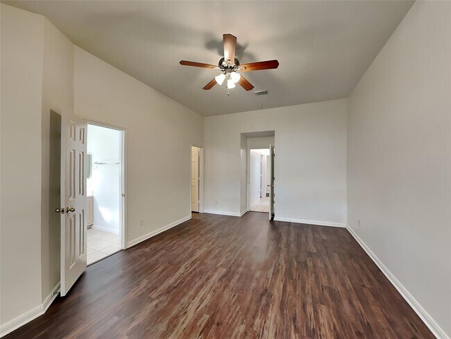 Building Photo - 10719 Scenic Dr