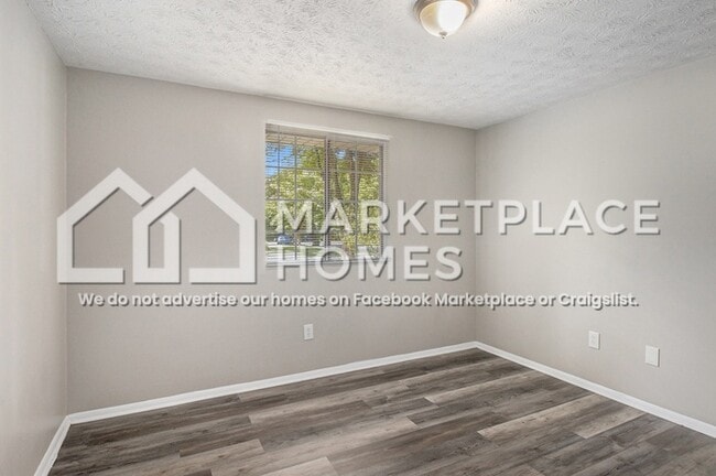 Building Photo - 1570 Meadowview Dr