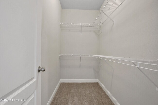 Building Photo - 404 Thistleton Wy