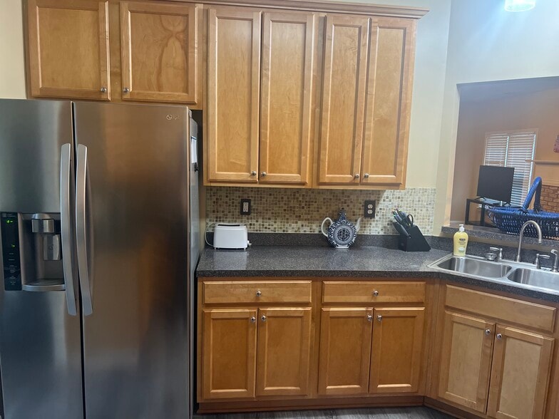 kitchen - 629 Kaylins Ct