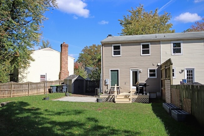 Building Photo - Pet-Friendly Duplex With Fenced Yard