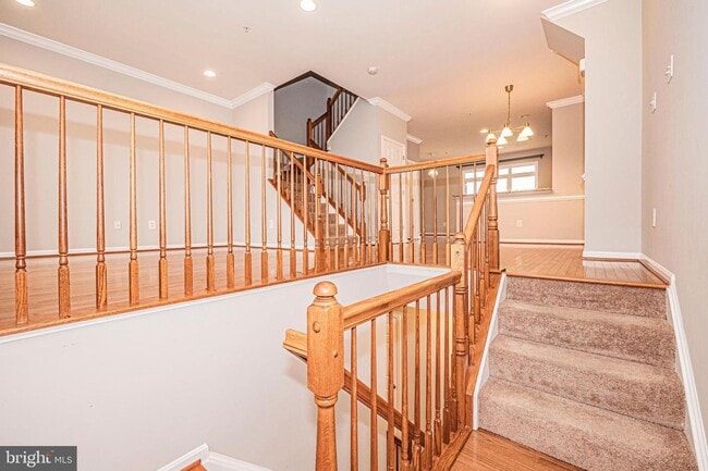 Building Photo - SPACIOUS 2 LEVEL CONDO WITH LOFT