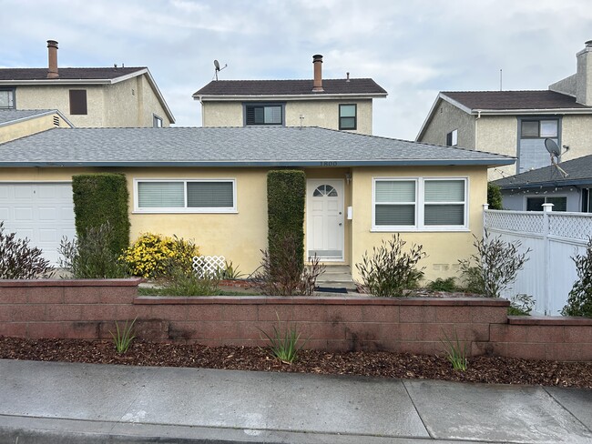 Building Photo - 1800 Green Ln