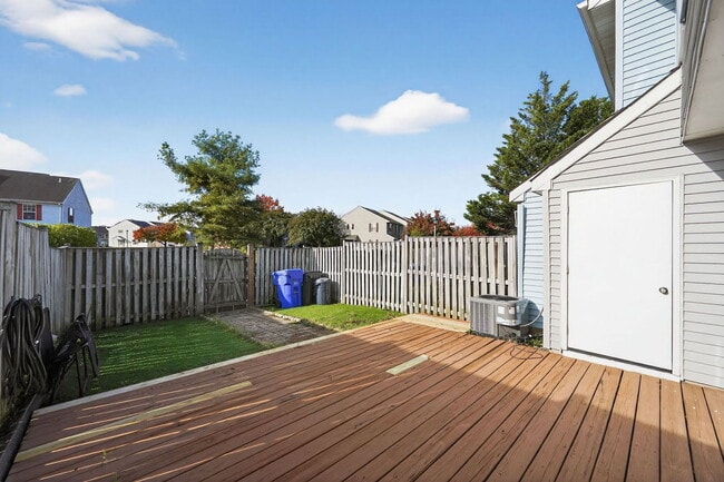 Building Photo - 6010 Sirenia Pl