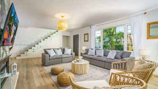 Building Photo - 320 Polk St