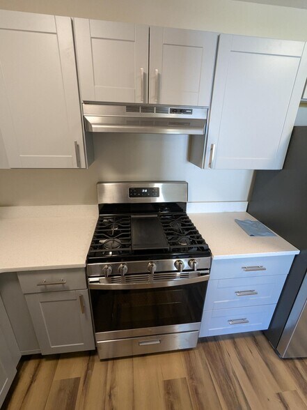 Building Photo - 645 Easton Pky