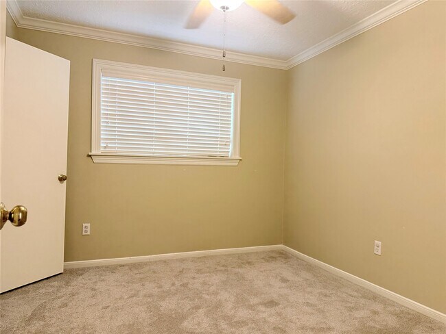 Building Photo - 11318 Briar Forest Dr