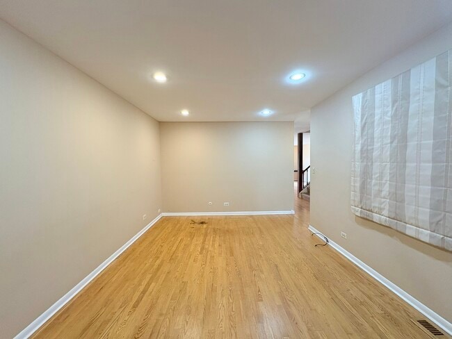 Building Photo - 424 Mallard Dr