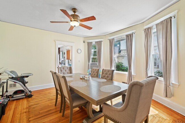 Building Photo - 253 W Elm St