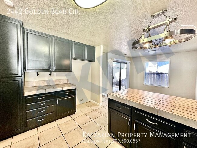 Building Photo - Single Story 3 Bedroom 2 Bath Golden Bear ...