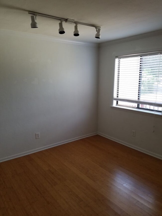 Building Photo - 1321 Airport Dr