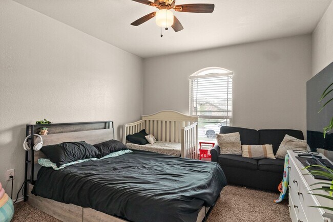 Building Photo - 310 Saddleback Trl