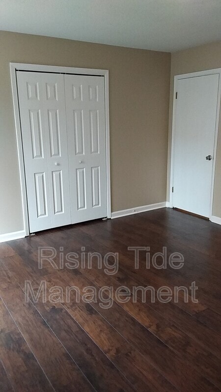 Building Photo - 436 10th Ct