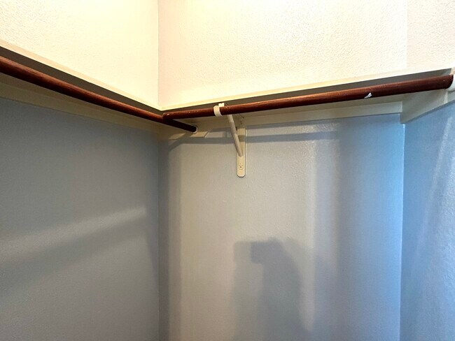 Building Photo - 1707 Chestnut Ave