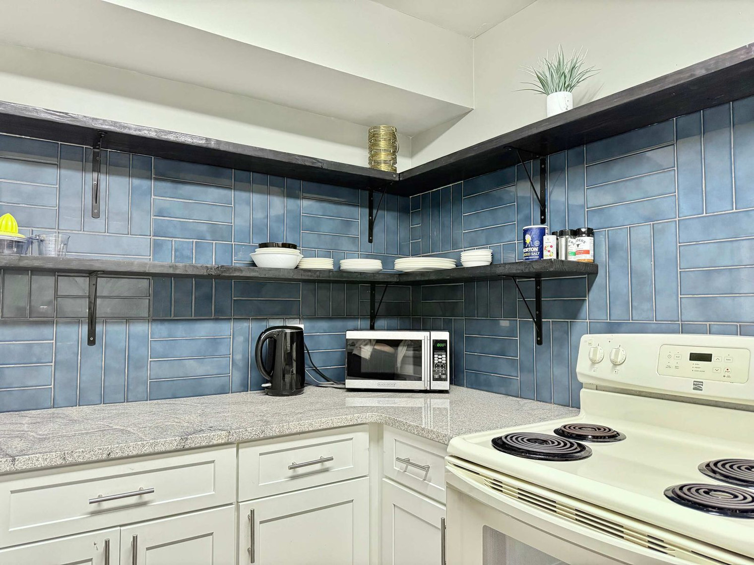 Building Photo - 1275 Sweet Pine Dr