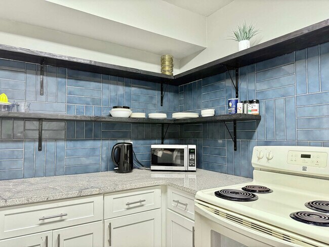 Building Photo - 1275 Sweet Pine Dr