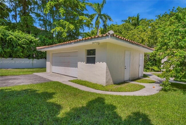 Building Photo - 8775 SW 53rd Ct