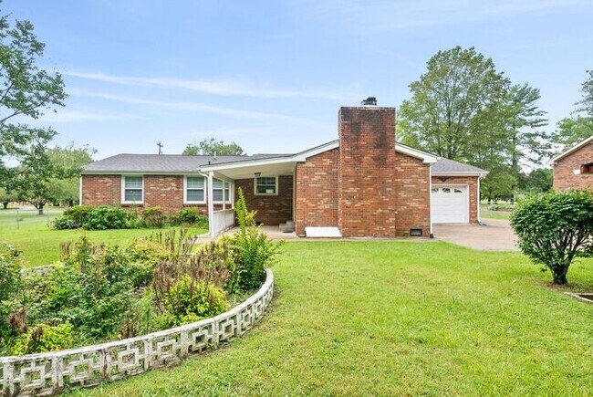 Building Photo - Ranch Style home Sango!