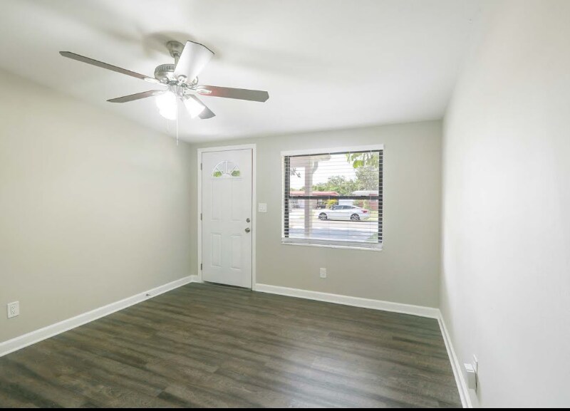 Building Photo - 8847 N 33rd St