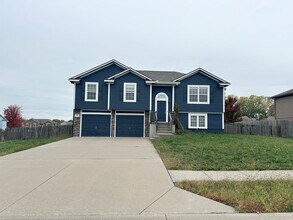 Building Photo - 3 Bed | 2.5 Bath | 2 Car Split Level Home in Belton