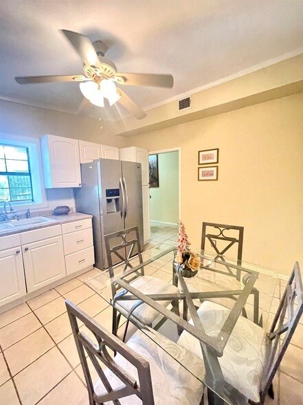 Building Photo - 406 Longshadow Road