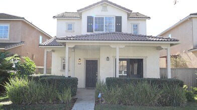 Building Photo - 1820 San Sebastian Ave