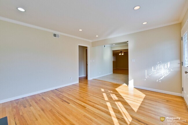 Building Photo - Stylish San Jose Home and Private Yard