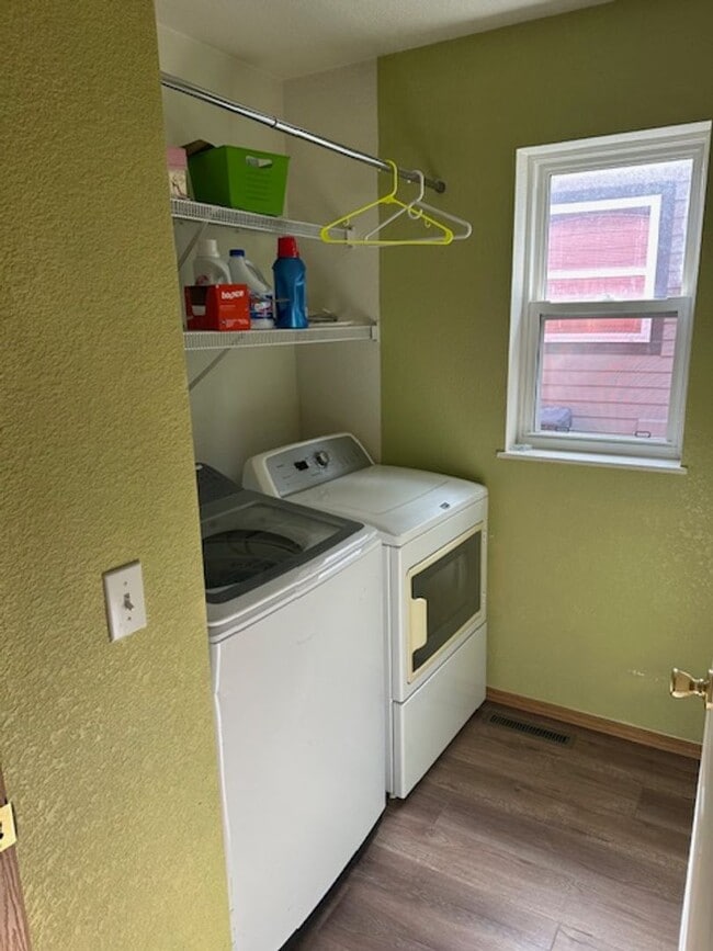 Building Photo - Beautiful House in Canyon Creek