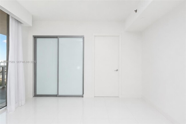 Building Photo - 17201 Collins Ave