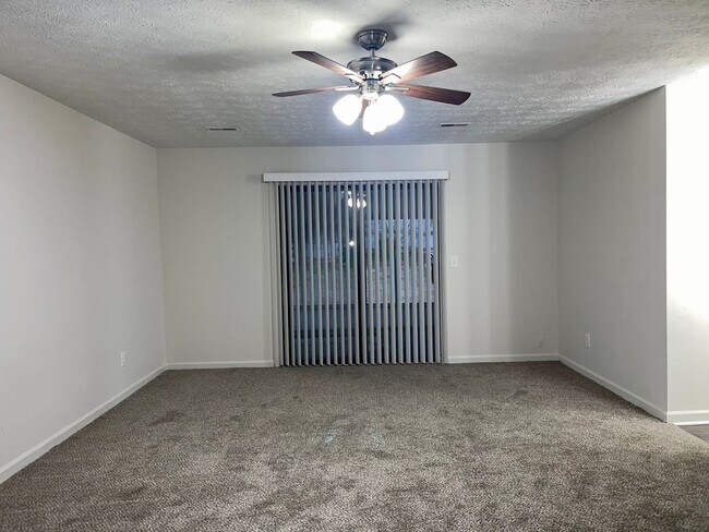 Building Photo - Spacious, Updated 3 Bed/2 Bath Ranch!