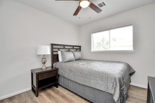 Building Photo - 8106 Rhobell St