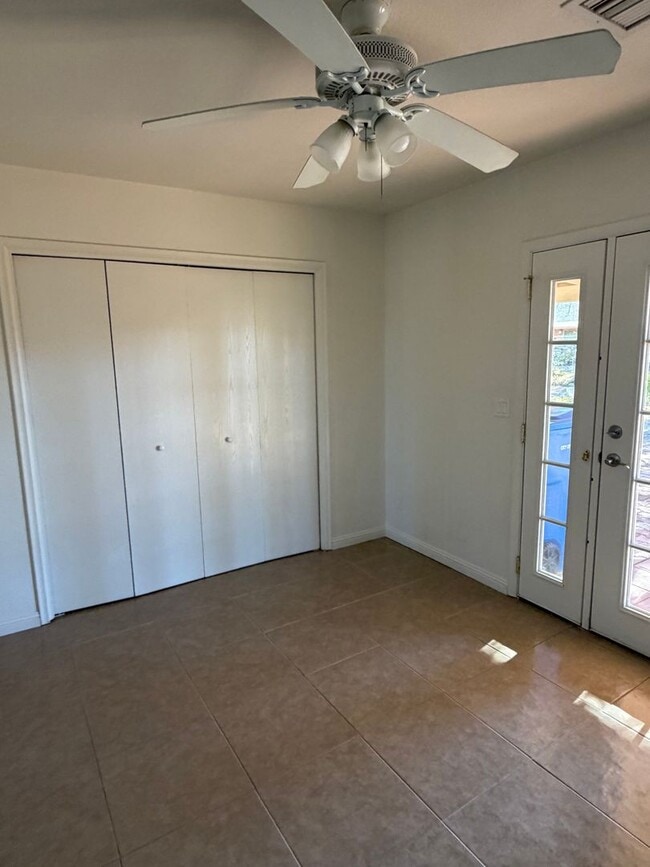 Building Photo - Charming 3 Bedroom with Huge Master Suite