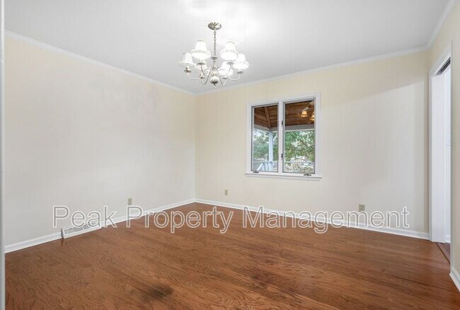 Building Photo - 3212 Vinton St