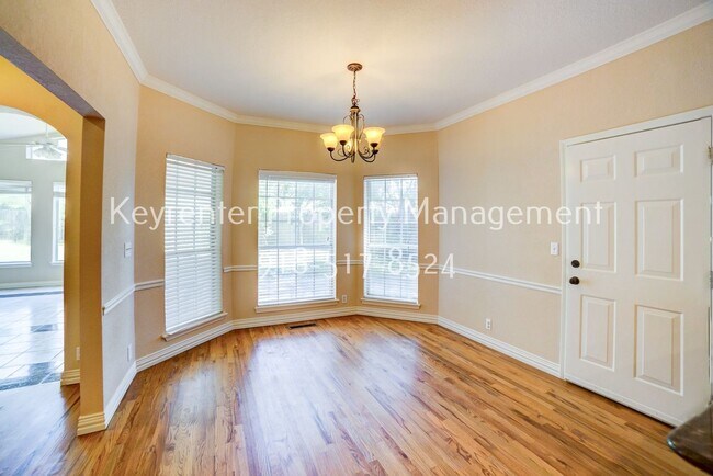 Building Photo - Beautiful home across from Jenks Middle School