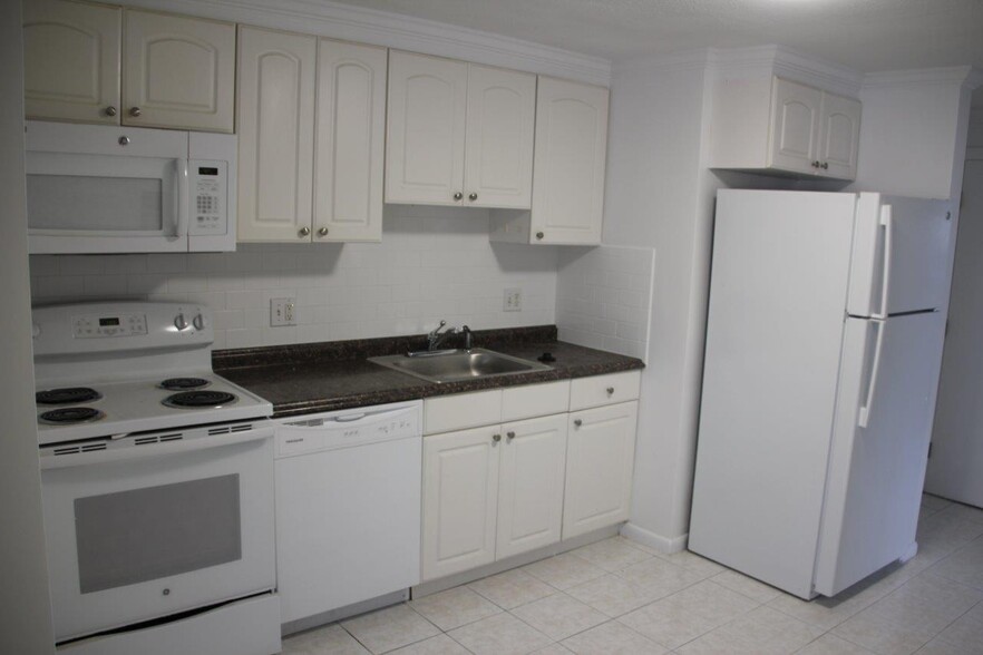 Building Photo - 14 Westford St