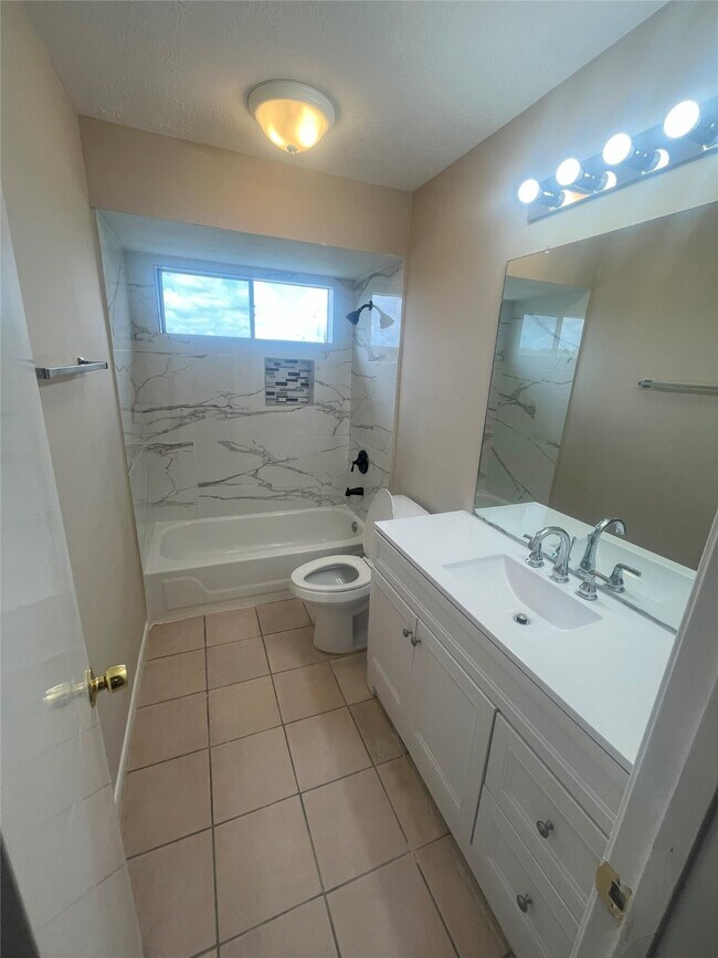Building Photo - 8202 Alabaster Dr