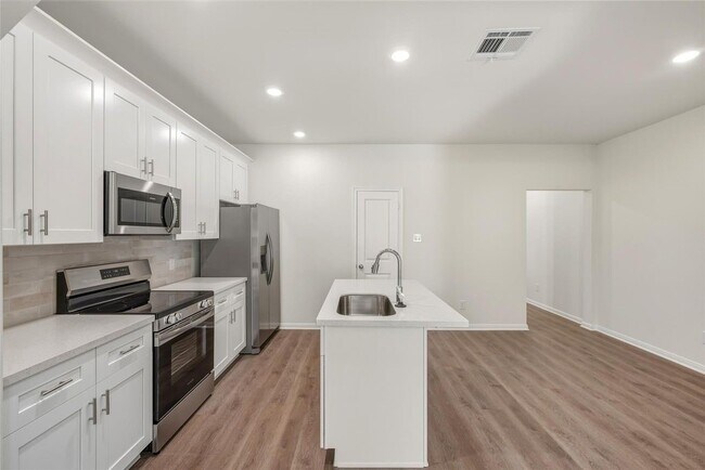 Building Photo - 706 W Dallas St