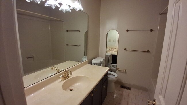 Building Photo - 108 Steele Dr