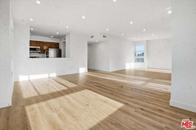 Building Photo - 1820 Prosser Ave