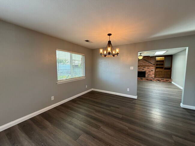 Building Photo - 3 Bedroom Single Story Home Available Near Louisiana Blvd NE & Candelaria Rd NE!