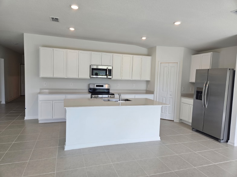 Building Photo - 2414 McKinley Dr