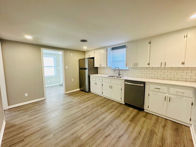 Building Photo - {612} Fully Remodeled Ranch in Olathe + Or...