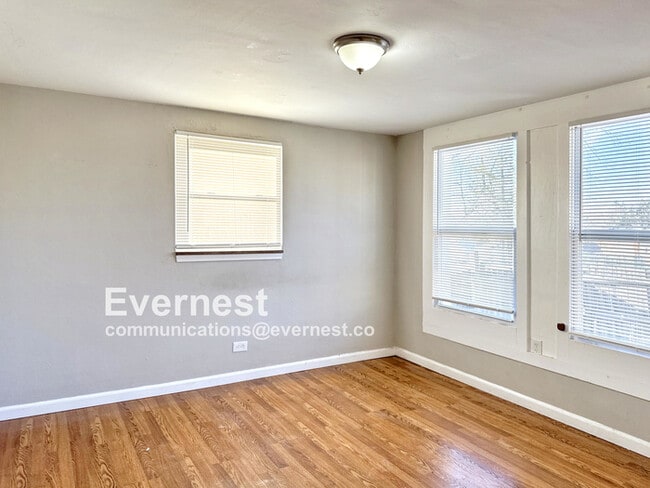Building Photo - 3216 Elderwood Dr