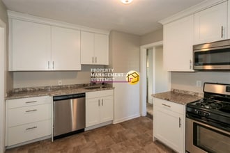 Building Photo - 2 Bedroom Salt Lake Duplex - All Utilities Included!