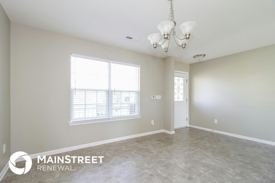 Building Photo - 2710 Pine Cove Dr SW