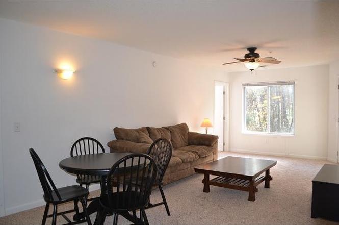 Building Photo - Room in Condo on Collegiate Cir