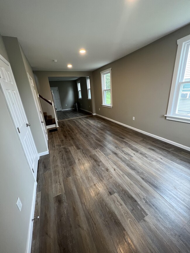 Building Photo - 614 Maple Ave